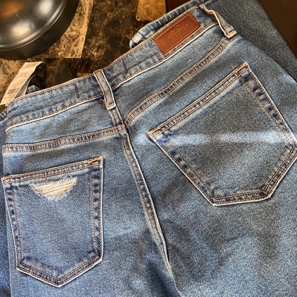 Hollisters jeans - Picture 3 of 3